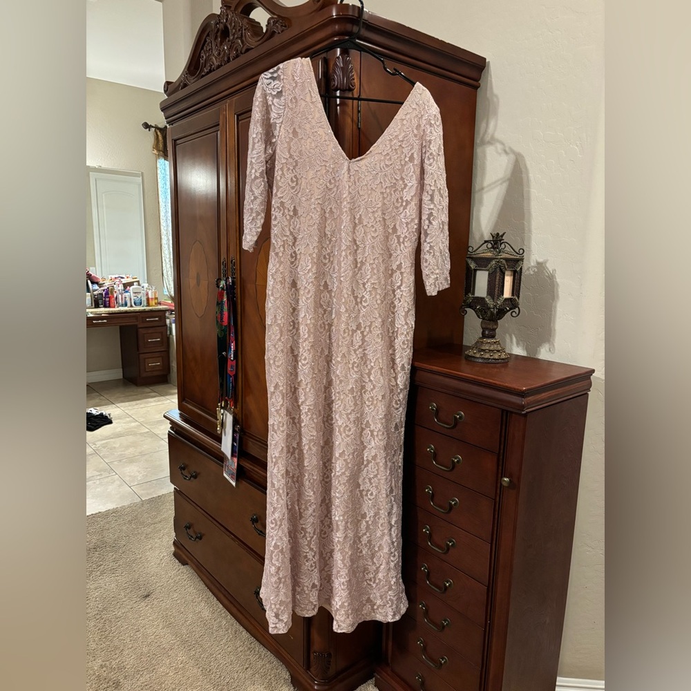 MARINA Lace V-Neck Long Sleeve Maxi Dress in Blush